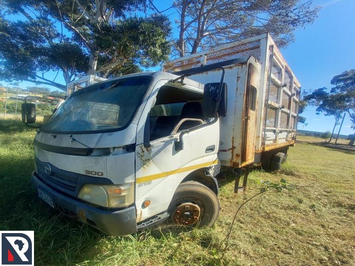 HINO 300 915 FPC 241 EC