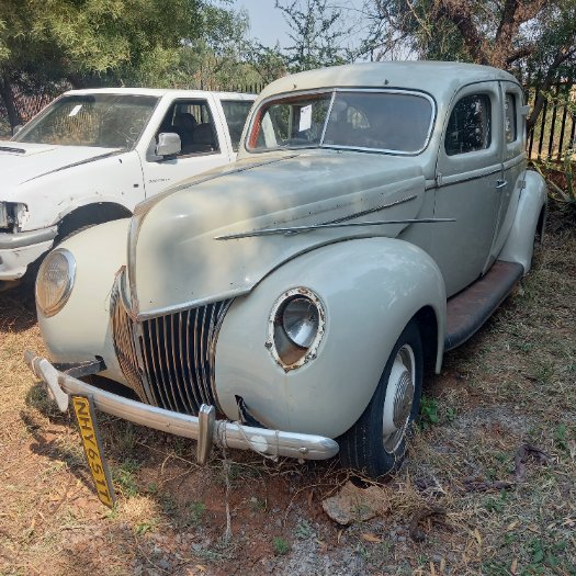1939 FORD DELUXE, 4 DOOR SUICIDE DOORS NHY651T