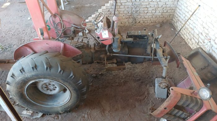 MASSEY FERGUSON TRACTOR STRIPPED