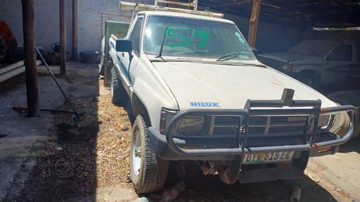 TOYOTA HILUX 4X4