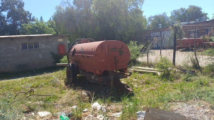 WATER TANK TRAILER