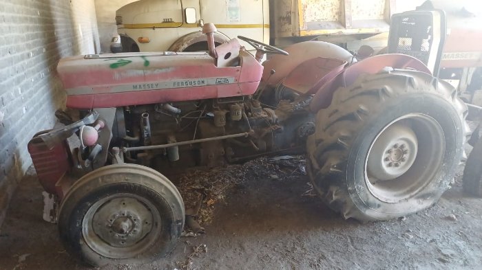 MASSEY FERGUSON TRACTOR