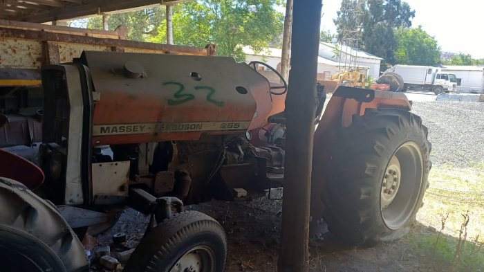 MASSEY FERGUSON 265 TRACTOR