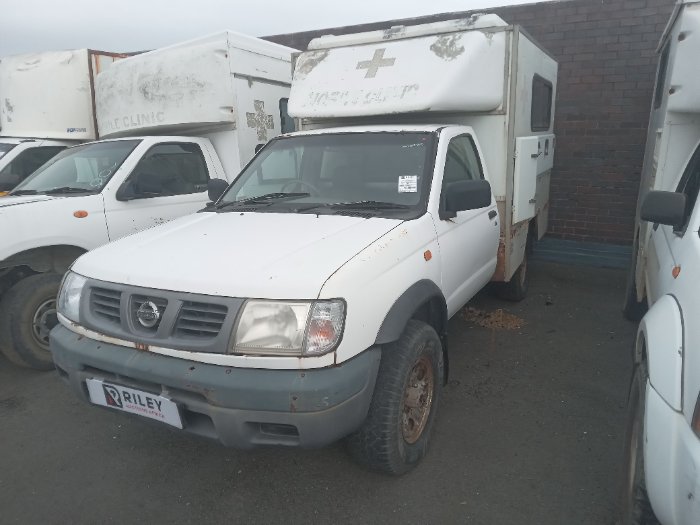 2003 NISSAN HARDBODY 2400I 4X4 (WHITE)