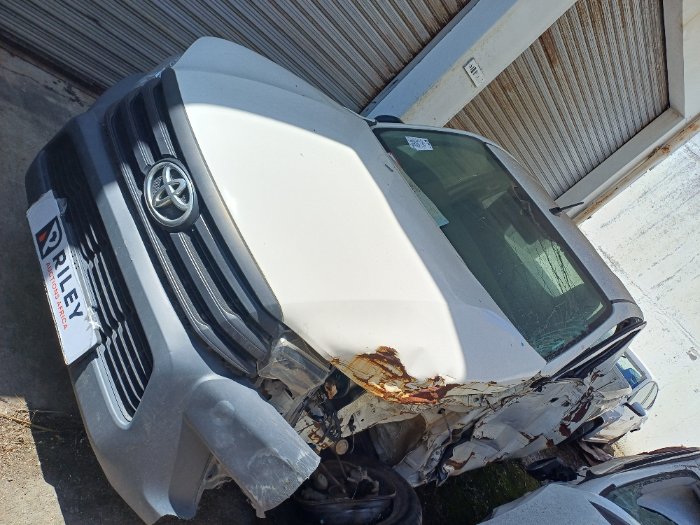 2023 TOYOTA HILUX SC 2.0 VVTI S A/C 5MT (WHITE)