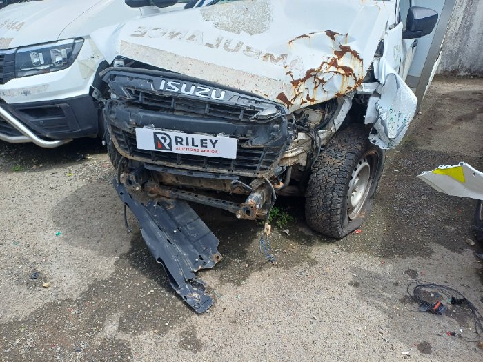 2024 ISUZU 1.9 DDI S/CAB 4X4 L AMBULANCE (WHITE)