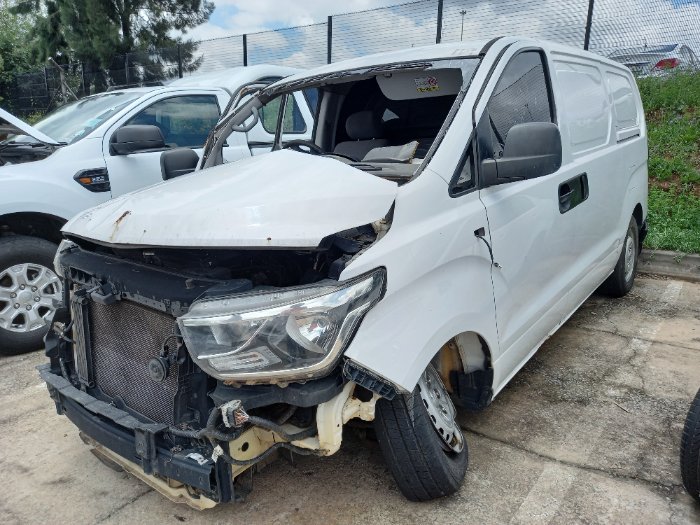 2018 HYUNDAI H1 (WHITE)