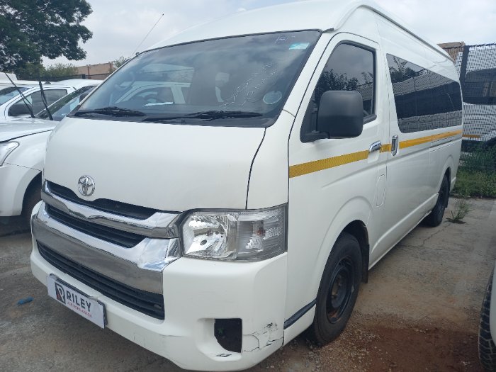 2016 TOYOTA QUANTUM (WHITE)