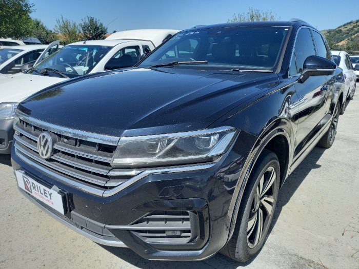 2019 VW TOUAREG (BLACK)