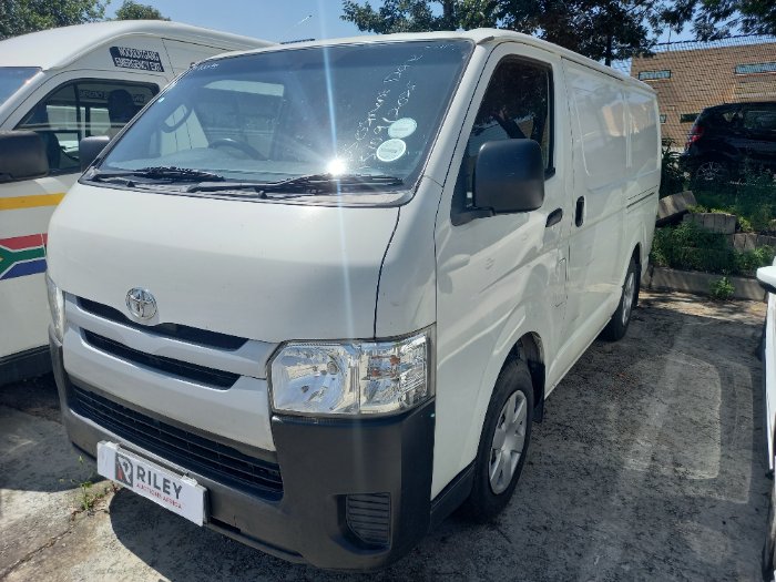 2018 TOYOTA QUANTUM (WHITE)