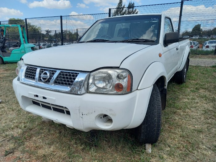 2011 NISSAN NP300 (WHITE)