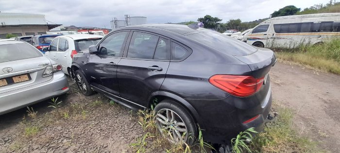2016 BMW X4 (WHITE)