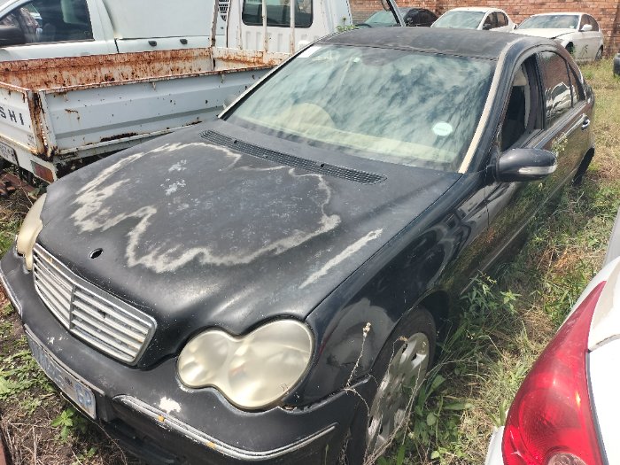 MERCEDES BENZ SEDAN (WHITE)
