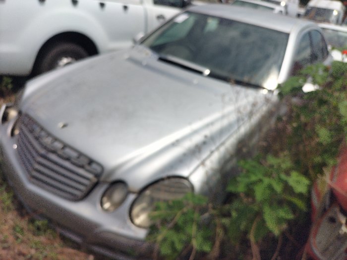 MERCEDES BENZ SEDAN (WHITE)