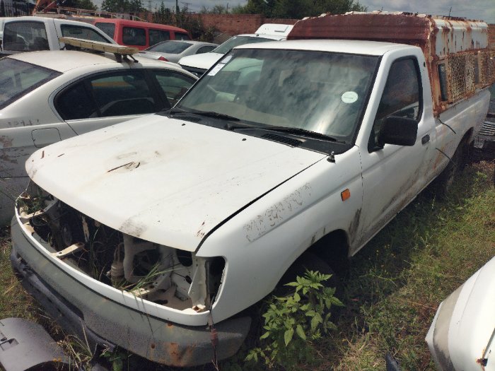 NISSAN HARDBODY 2.7D (WHITE)