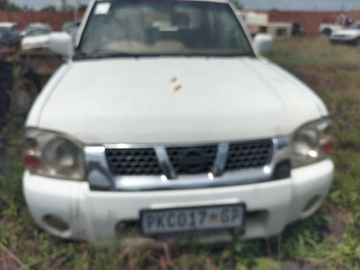 NISSAN HARDBODY 4X4 D/CAB (WHITE)