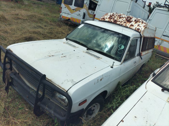 NISSAN 1400 (WHITE)