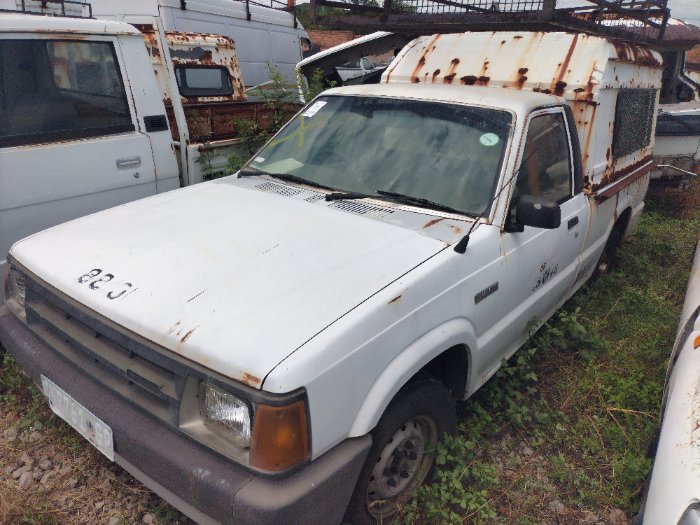 MAZDA B1600 (WHITE)