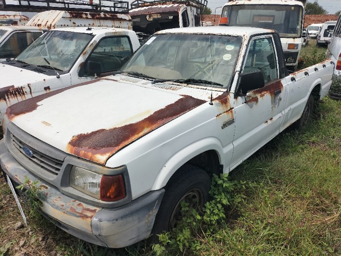 PICK UP COURIER 1800 LWB (WHITE)