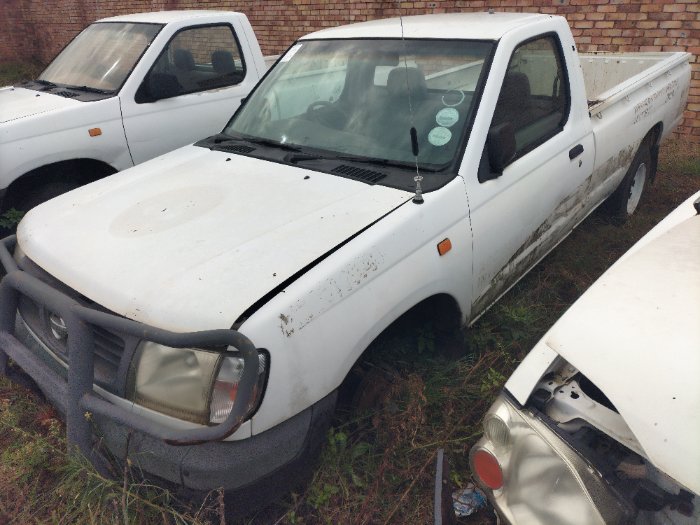 NISSAN HARDBODY NP300 2.0 SWB (WHITE)