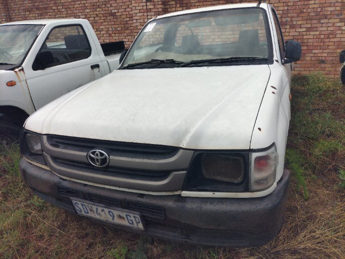 TOYOTA HILUX 2.0 SWB S/CAB (WHITE)