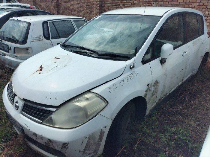 NISSAN TIIDA HATCHBACK (WHITE)