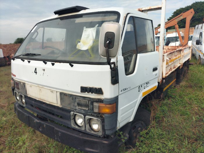 TOYOTA DYNA 4 TON (WHITE)