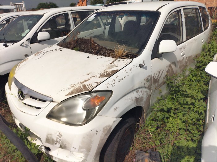 TOYOTA AVANZA 1.5 VVT (WHITE)