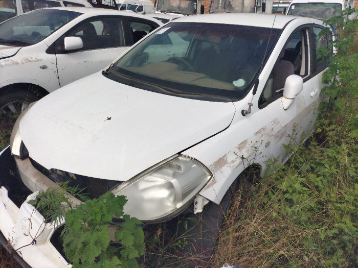 NISSAN TIIDA (WHITE)
