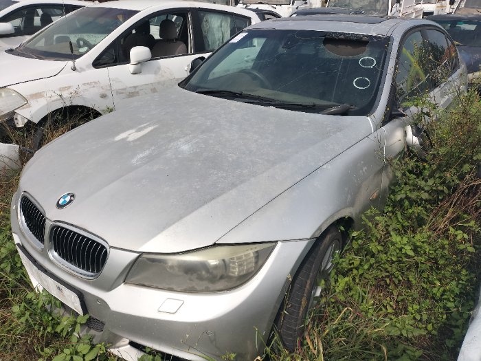 BMW 323I SEDAN (WHITE)