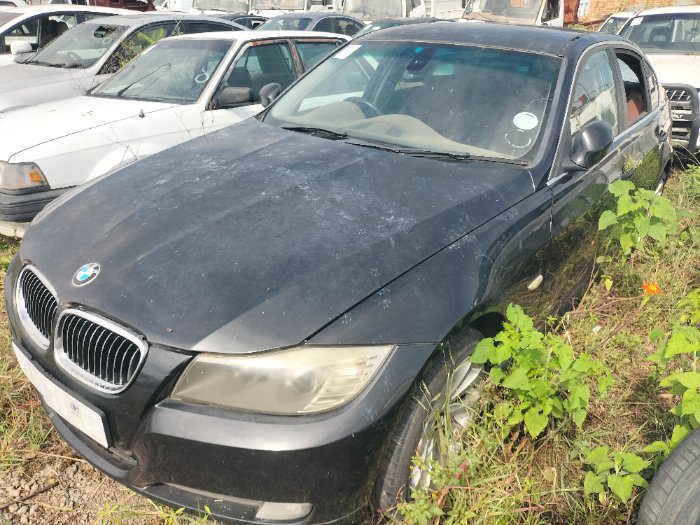 BMW 325I SEDAN (WHITE)