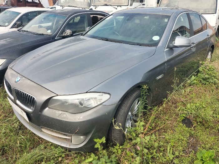 BMW 523IS SEDAN (WHITE)
