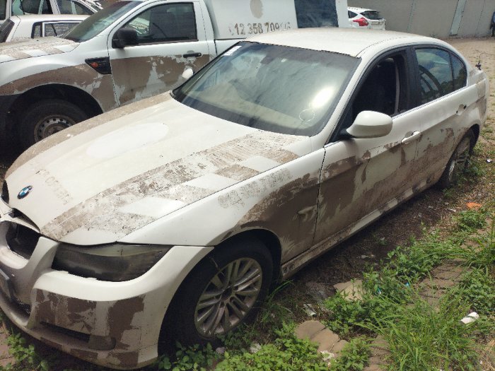 BMW 325I SEDAN (WHITE)