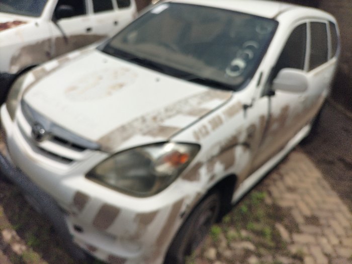 TOYOTA AVANZA (MISTAKE ON PICTURE) (WHITE)
