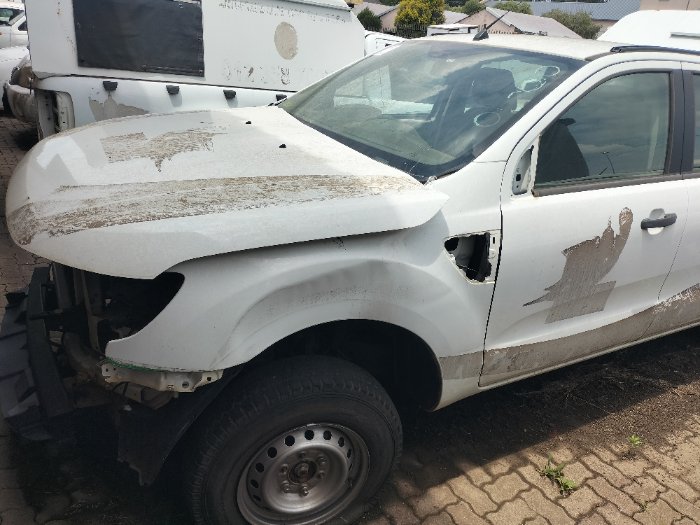 FORD RANGER (WHITE)