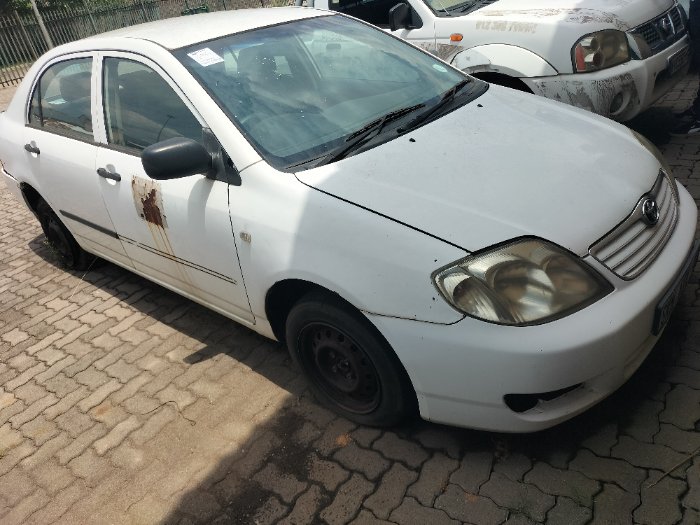 TOYOTA COROLLA SEDAN (WHITE)
