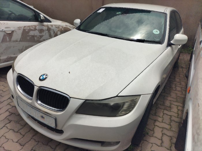 BMW SEDAN (WHITE)