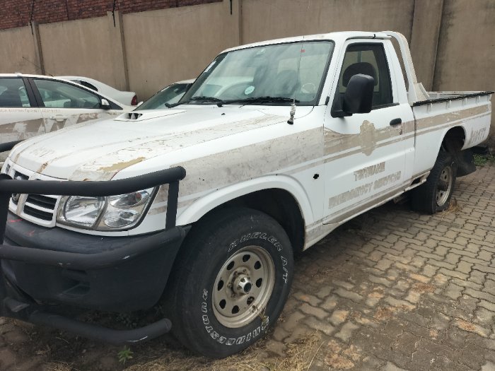 NISSAN PATROL (WHITE)