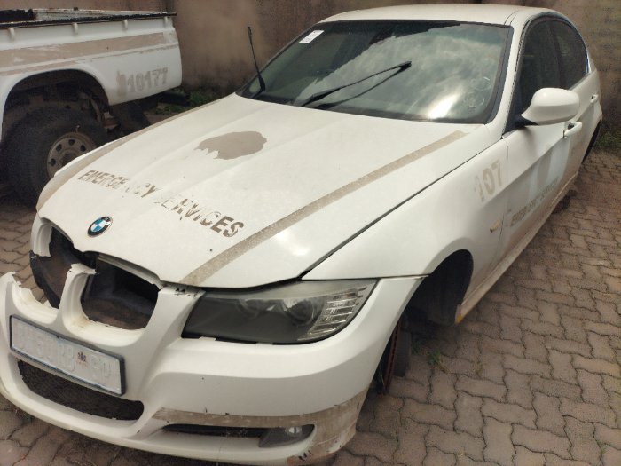 BMW SEDAN (WHITE)