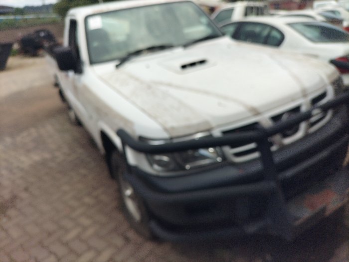 NISSAN PATROL (WHITE)