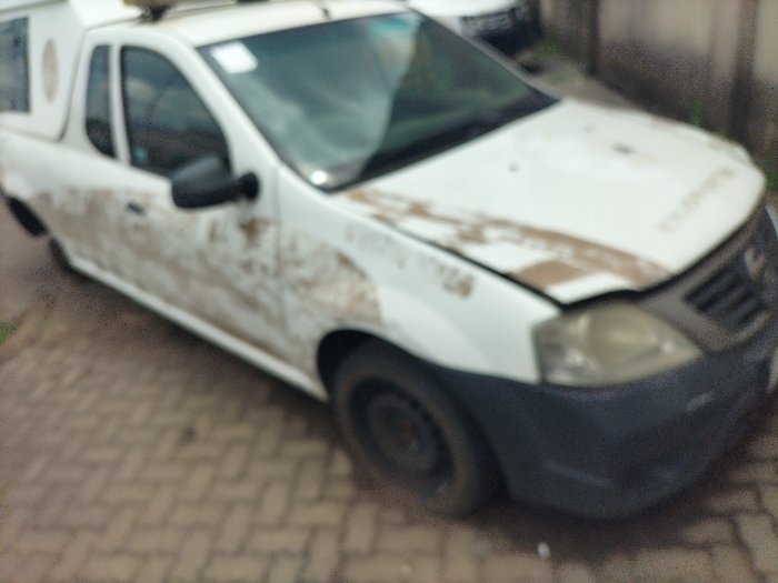 NISSAN NP200 (WHITE)