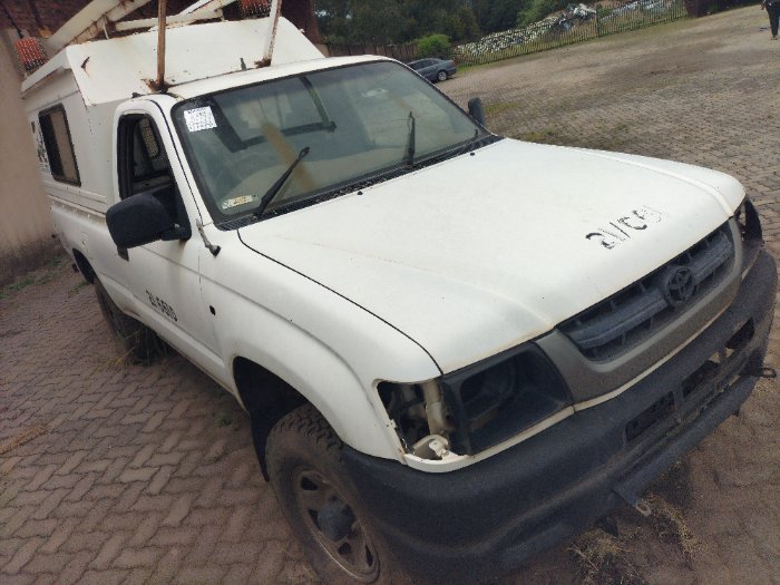 TOYOTA HILUX 2.0 SWB S/CAB (WHITE)