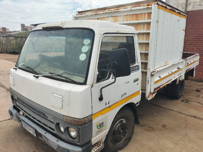 NISSAN CABSTAR (WHITE)