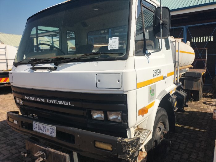 NISSAN CM SERIES (WHITE)