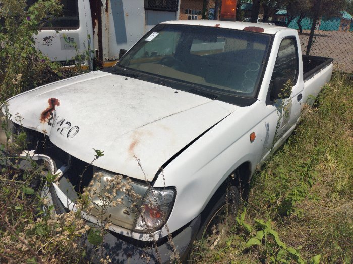 NISSAN HARDBODY (WHITE)