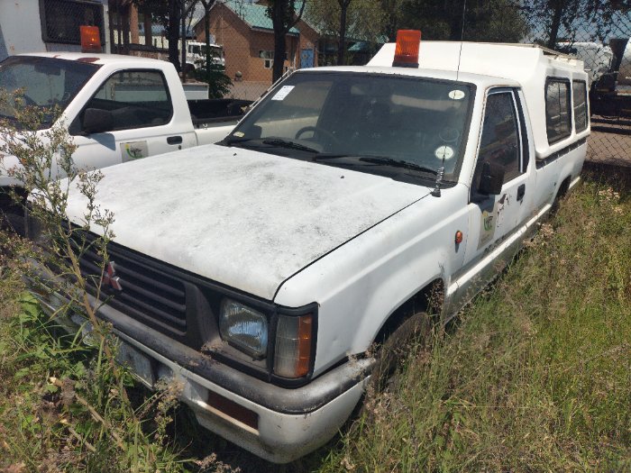MITSUBISHI BAKKIE (WHITE)