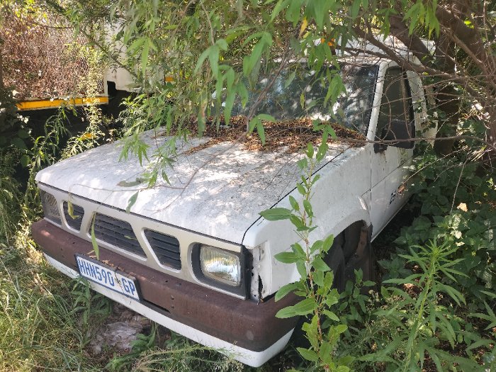MITSUBISHI BAKKIE (WHITE)