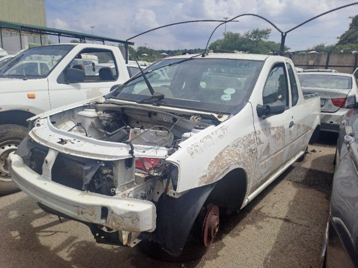 NISSAN NP200 (WHITE)