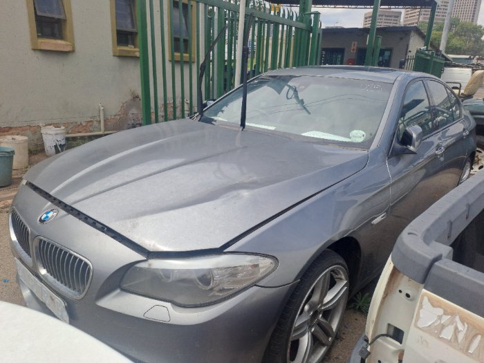 BMW 528I (WHITE)