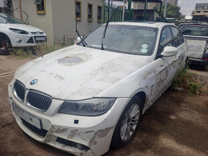 BMW 320I (WHITE)